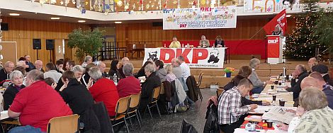 Delegierte und Podium der BDK.