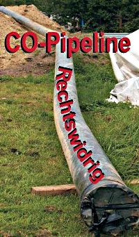 Foto der Giftgasleitung mit einkopiertem Schriftzug: »CO-Pipeline rechtswidrig«.